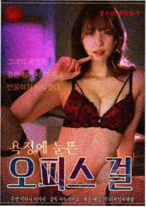 河堤夜间阅览的暖光长桌与宽桌面